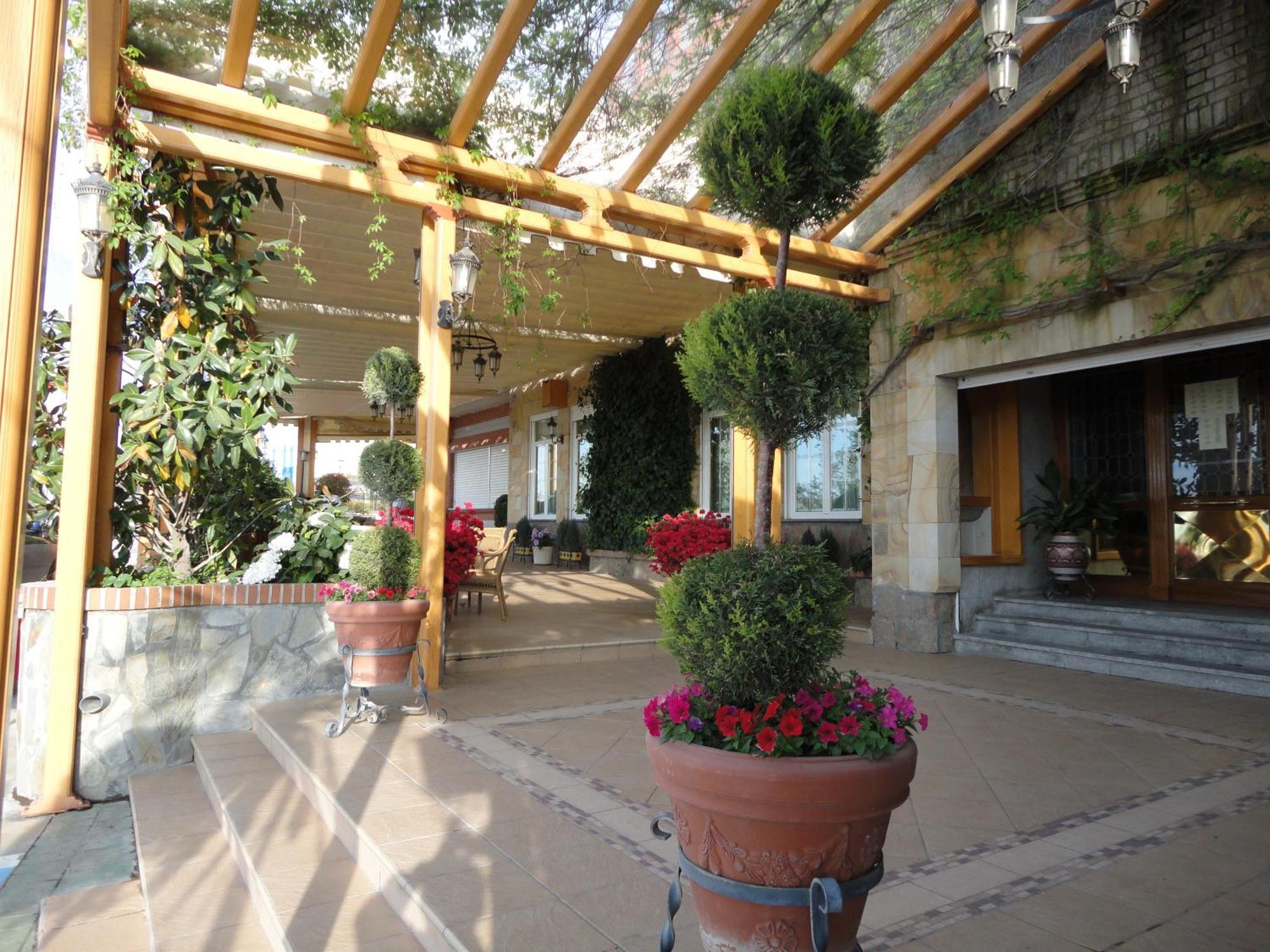 Hotel La Maruxina La Alameda de la Sagra Buitenkant foto