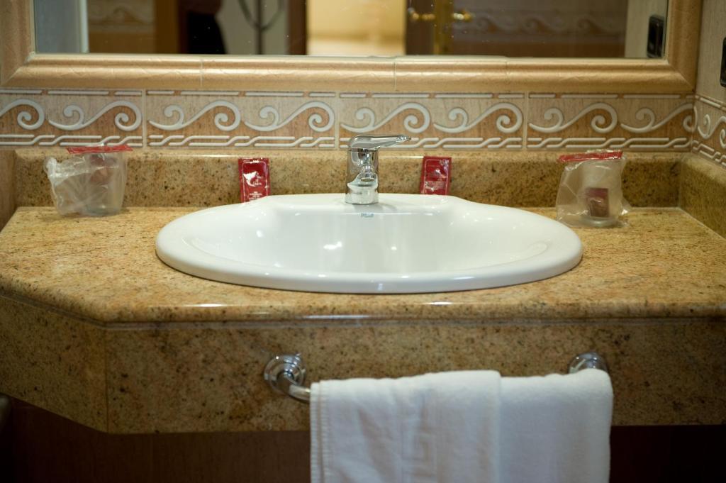 Hotel La Maruxina La Alameda de la Sagra Kamer foto